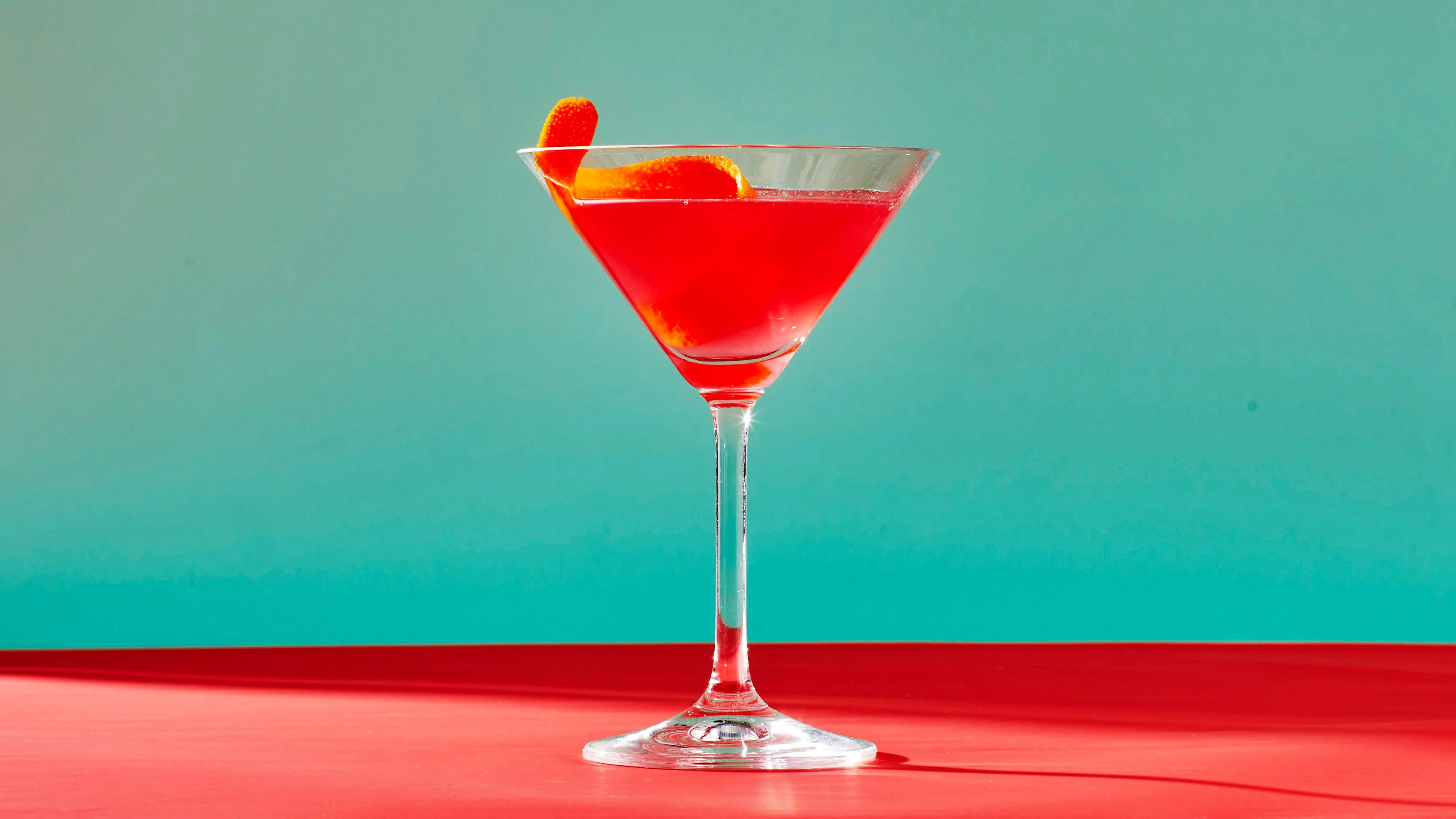Discovering the Perfect Cosmopolitan: Tips for Crafting This Iconic Cocktail